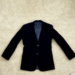 16R velvet blazer. Barely used. In near-mint condition.